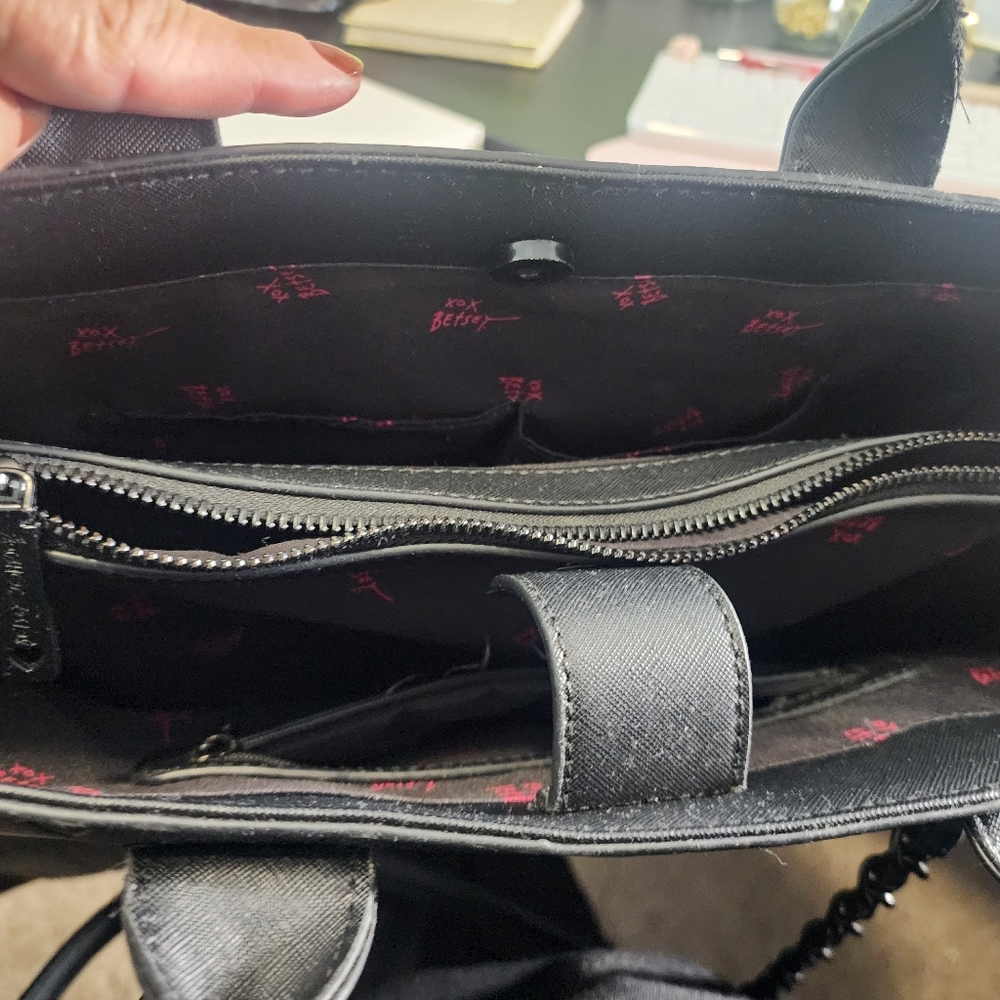 Black Embossed Bow Tote Bag - Picture 4 of 10